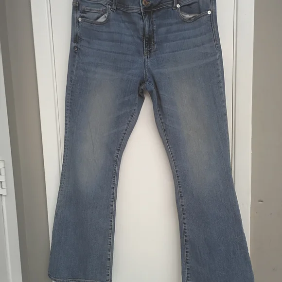 American Eagle Outfitters Light Blue Flare Jeans - Picture 2 of 6